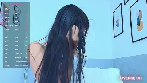 Snapshot of littlee_emilyy_ chatting on 12-13-24, 01:33 Emily  online show from 12-13-24, 01:33