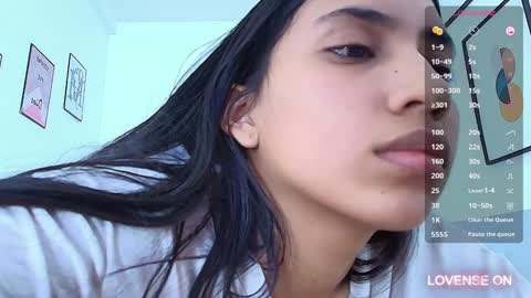 Snapshot of littlee_emilyy_ chatting on 12-23-24, 05:43 Emily  online show from 12-23-24, 05:43