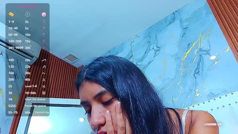 Snapshot of littlee_emilyy_ chatting on 01-29-25, 06:01 Emily  online show from 01-29-25, 06:01