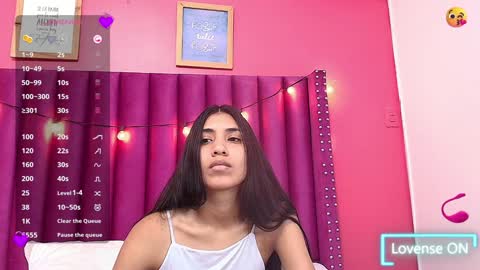 Snapshot of littlee_emilyy_ chatting on 02-06-25, 09:28 Emily  online show from 02-06-25, 09:28