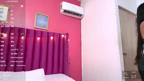 Snapshot of littlee_emilyy_ chatting on 02-12-25, 03:07 Emily  online show from 02-12-25, 03:07