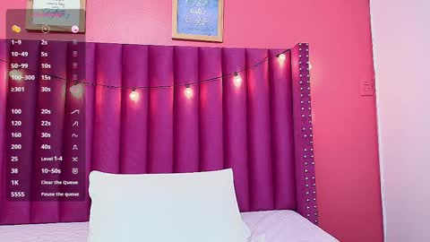 Snapshot of littlee_emilyy_ chatting on 02-21-25, 05:56 Emily  online show from 02-21-25, 05:56