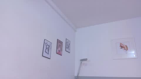 Snapshot of littlee_emilyy_ chatting on 04-05-26, 12:35 Emily online show from 04-05-26, 12:35