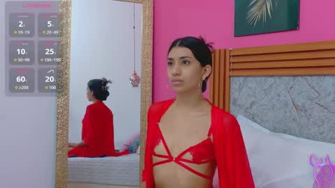 Snapshot of littlee_emilyy_ chatting on 04-11-26, 01:04 Emily online show from 04-11-26, 01:04