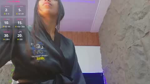 Snapshot of littlee_emilyy_ chatting on 06-12-26, 12:48 Emily online show from 06-12-26, 12:48
