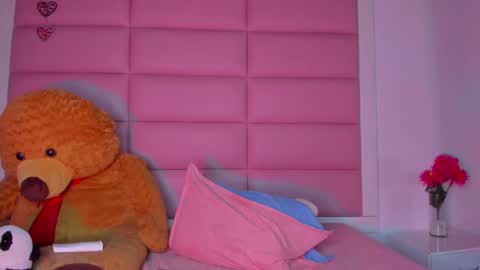 Snapshot of littlee_emma_ chatting on 01-11-25, 09:04 littlee_emma_ online show from 01-11-25, 09:04