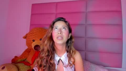 Snapshot of littlee_emma_ chatting on 02-21-25, 03:56 littlee_emma_ online show from 02-21-25, 03:56