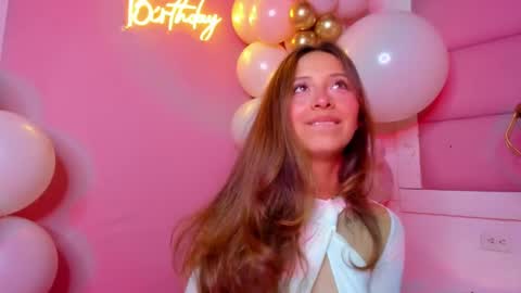 Snapshot of littlee_emma_ chatting on 02-22-25, 06:28 littlee_emma_ online show from 02-22-25, 06:28