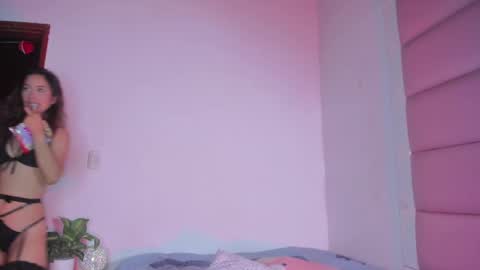 Snapshot of littlee_emma_ chatting on 09-17-25, 07:10 littlee_emma_ online show from 09-17-25, 07:10