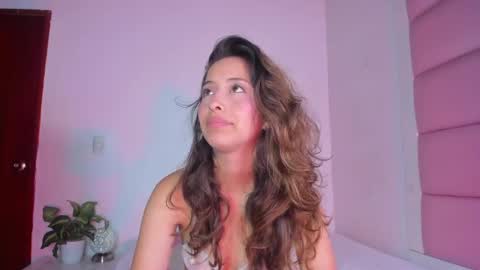 Snapshot of littlee_emma_ chatting on 09-18-25, 06:48 littlee_emma_ online show from 09-18-25, 06:48