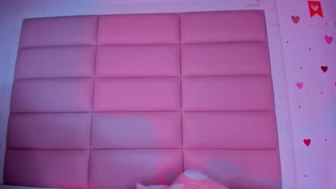 Snapshot of littlee_emma_ chatting on 10-19-25, 02:45 littlee_emma_ online show from 10-19-25, 02:45