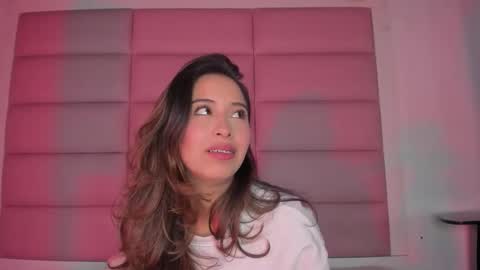 Snapshot of littlee_emma_ chatting on 11-30-25, 03:21 littlee_emma_ online show from 11-30-25, 03:21