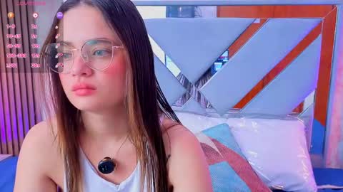 Snapshot of littleesara18 chatting on 05-12-26, 11:18 Sara online show from 05-12-26, 11:18