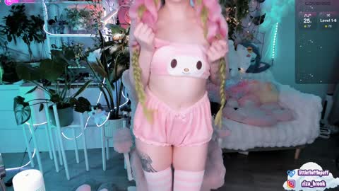 Riza Riri Puff  online show from 12-04-24, 05:05