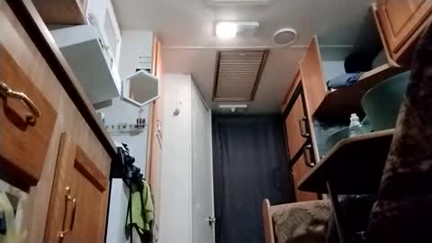 littleleo96 online show from 12-02-25, 05:46