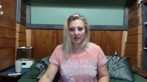 Snapshot of littlelisa1 chatting on 04-25-26, 04:15 lisanixs online show from 04-25-26, 04:15
