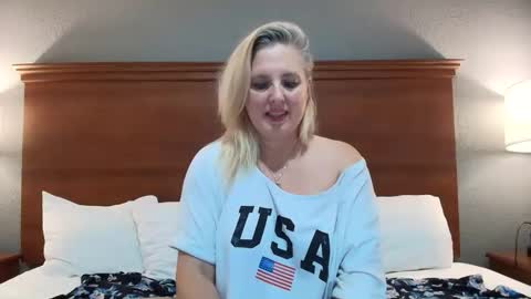 Snapshot of littlelisa1 chatting on 04-28-26, 02:27 lisanixs online show from 04-28-26, 02:27