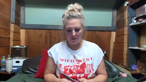 Snapshot of littlelisa1 chatting on 04-30-26, 01:12 lisanixs online show from 04-30-26, 01:12