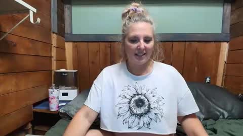 Snapshot of littlelisa1 chatting on 05-05-26, 07:00 lisanixs online show from 05-05-26, 07:00