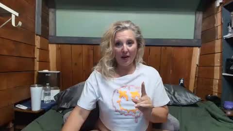Snapshot of littlelisa1 chatting on 05-11-26, 12:38 lisanixs online show from 05-11-26, 12:38