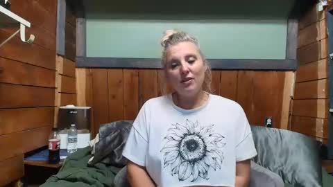Snapshot of littlelisa1 chatting on 05-12-26, 05:32 lisanixs online show from 05-12-26, 05:32