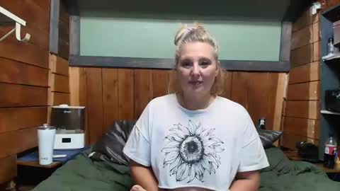 Snapshot of littlelisa1 chatting on 05-13-26, 04:59 lisanixs online show from 05-13-26, 04:59