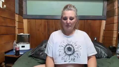 Snapshot of littlelisa1 chatting on 05-16-26, 02:30 lisanixs online show from 05-16-26, 02:30