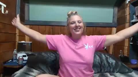 Snapshot of littlelisa1 chatting on 05-17-26, 02:42 lisanixs online show from 05-17-26, 02:42