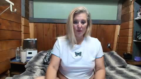 Snapshot of littlelisa1 chatting on 05-19-26, 02:07 lisanixs online show from 05-19-26, 02:07