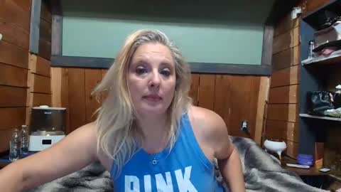 Snapshot of littlelisa1 chatting on 05-26-26, 01:23 lisanixs online show from 05-26-26, 01:23