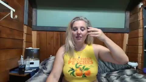 Snapshot of littlelisa1 chatting on 05-26-26, 06:04 lisanixs online show from 05-26-26, 06:04