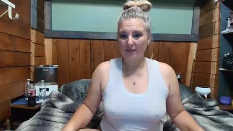 Snapshot of littlelisa1 chatting on 05-28-26, 03:53 lisanixs online show from 05-28-26, 03:53