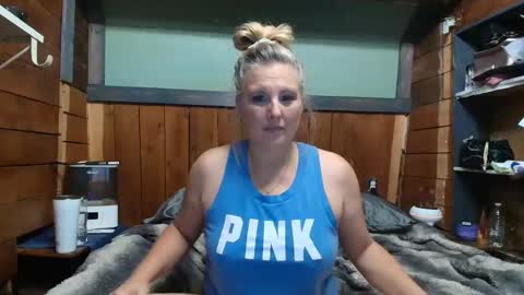 Snapshot of littlelisa1 chatting on 05-29-26, 04:27 lisanixs online show from 05-29-26, 04:27