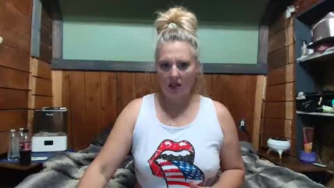 Snapshot of littlelisa1 chatting on 06-04-26, 06:58 lisanixs online show from 06-04-26, 06:58