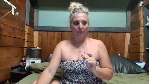 Snapshot of littlelisa1 chatting on 06-16-26, 02:14 lisanixs online show from 06-16-26, 02:14
