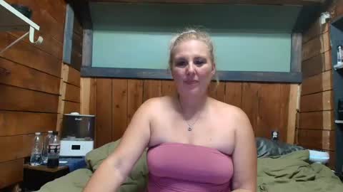 Snapshot of littlelisa1 chatting on 06-22-26, 03:25 lisanixs online show from 06-22-26, 03:25