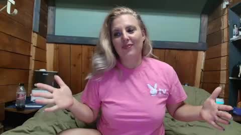 Snapshot of littlelisa1 chatting on 06-22-26, 08:17 lisanixs online show from 06-22-26, 08:17