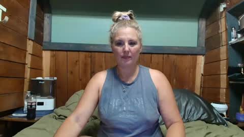 Snapshot of littlelisa1 chatting on 07-10-26, 04:42 lisanixs online show from 07-10-26, 04:42