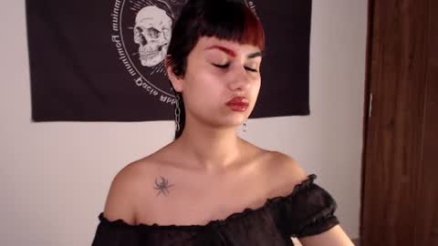 Snapshot of littleluciferrr chatting on 07-09-26, 09:30 Lucifer online show from 07-09-26, 09:30
