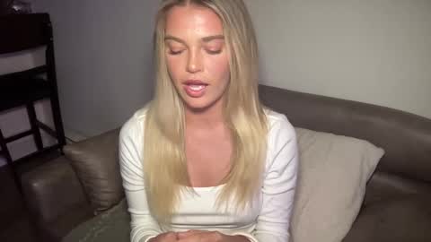 Snapshot of littlemaryjane19 chatting on 12-19-24, 11:14 Marciabrady online show from 12-19-24, 11:14