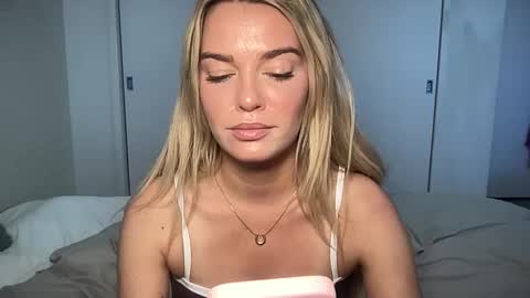 Snapshot of littlemaryjane19 chatting on 02-11-25, 08:31 Marciabrady online show from 02-11-25, 08:31