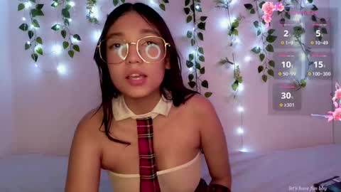 Snapshot of littlemoon0622 chatting on 10-07-25, 10:40 Moon online show from 10-07-25, 10:40