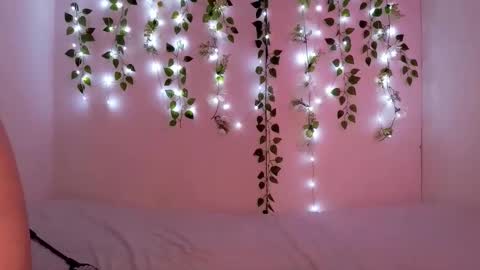 Snapshot of littlemoon0622 chatting on 10-20-25, 02:23 Moon online show from 10-20-25, 02:23