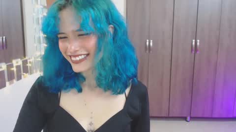 Snapshot of littlenami_ chatting on 09-19-25, 09:15 LAUREN online show from 09-19-25, 09:15