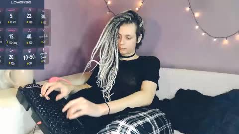 Snapshot of littlepinkcat chatting on 03-08-25, 02:08 Felix online show from 03-08-25, 02:08
