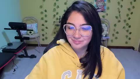 Snapshot of littleprety6969 chatting on 06-27-26, 12:22 Mia Wednesday to Sunday 730 am to 1030 am Colombian Hour D online show from 06-27-26, 12:22