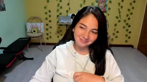 Snapshot of littleprety6969 chatting on 07-23-26, 02:20 Mia Wednesday to Sunday 730 am to 1030 am Colombian Hour D online show from 07-23-26, 02:20