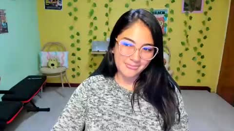 Snapshot of littleprety6969 chatting on 07-27-26, 02:18 Mia Wednesday to Sunday 730 am to 1030 am Colombian Hour D online show from 07-27-26, 02:18