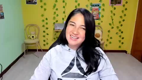 Snapshot of littleprety6969 chatting on 07-30-26, 04:00 Mia Wednesday to Sunday 730 am to 1030 am Colombian Hour D online show from 07-30-26, 04:00