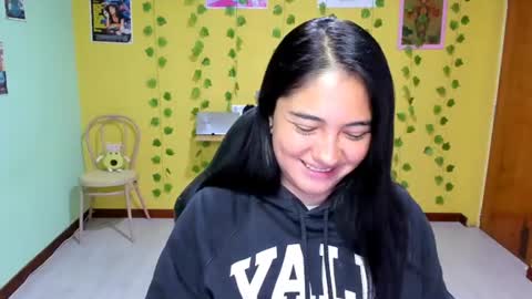 Snapshot of littleprety6969 chatting on 07-31-26, 02:11 Mia Wednesday to Sunday 730 am to 1030 am Colombian Hour D online show from 07-31-26, 02:11